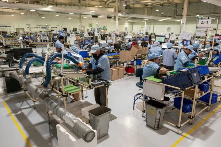 Productos provenientes de México, Canadá y China tendrán otros costes al ingresar a Estados Unidos.