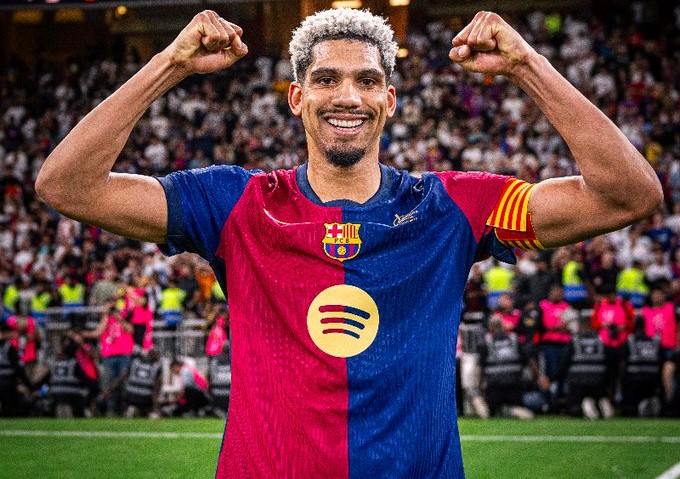El uruguayo Araujo renueva con el Barça hasta 2031