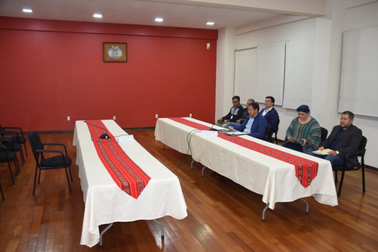 El presidente Luis Arce y sus ministros esperan a Evo Morales, el viernes.