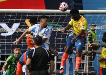 Argentina sigue arriba, pero extrañó a Messi