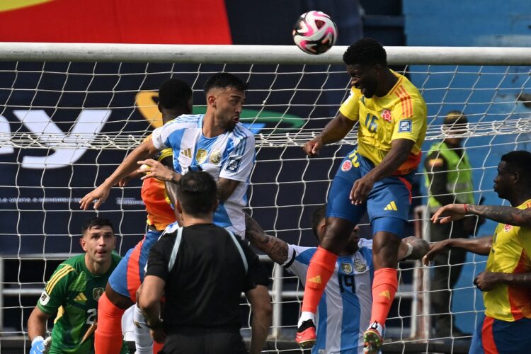 Argentina sigue arriba, pero extrañó a Messi