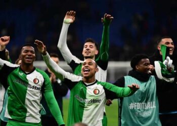 Argentino Carranza mete al Feyenoord en octavos de Champions, Milan eliminado