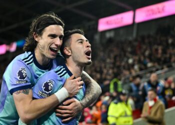 Arsenal remonta ante Brentford y recupera el segundo puesto