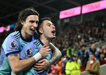 Arsenal remonta ante Brentford y recupera el segundo puesto