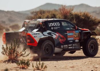 Al Attiyah la pierde por un segundo en coches, ante Quintero