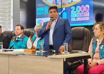 La Alcaldía de La Paz anuncia 2.000 becas para bachilleres