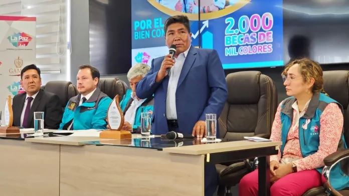 La Alcaldía de La Paz anuncia 2.000 becas para bachilleres