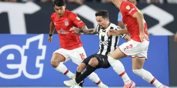 Botafogo sigue vivo en la Libertadores al ganar 3-2 a Estudiantes