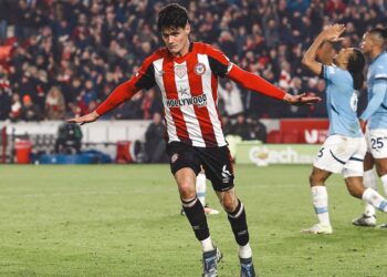 Manchester City se deja dos puntos en el tiempo añadido ante Brentford (2-2)
