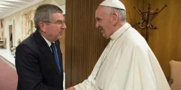 Papa Francisco inspiró a Bach para crear equipo de refugiados