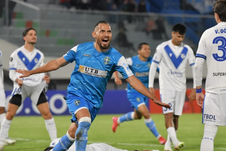 San Antonio derrota a Vélez, sube a la punta y sueña en la Copa
