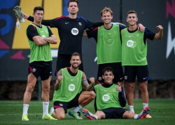 Derbi Barça-Espanyol marca una jornada de la Liga teñida de luto