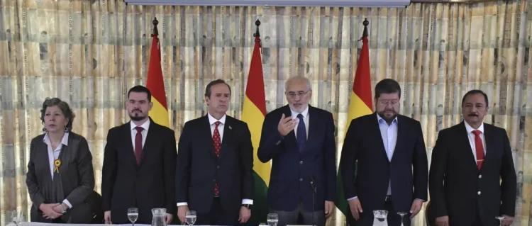 Cuéllar niega división en el bloque opositor, pero admite competencia por ser ‘la cabeza’