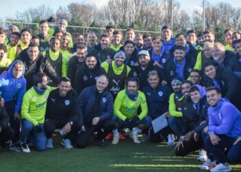 Bolívar confraterniza con el plantel profesional del Manchester City