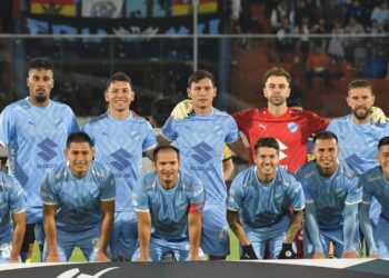 Bolívar gana 2-1 a FCU y puede pasar a la final en La Paz