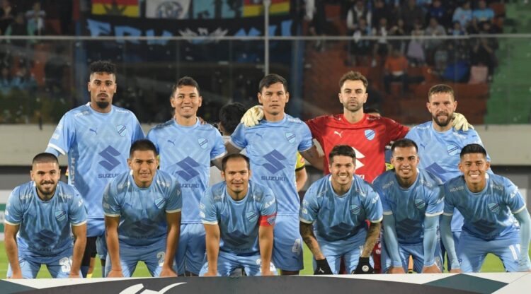 Bolívar gana 2-1 a FCU y puede pasar a la final en La Paz