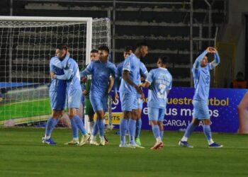 Bolívar derrota 2-0 a Oriente y va al clásico como líder absoluto