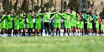 La afición duerme en busca de adquirir entradas para el Bolivia-Colombia