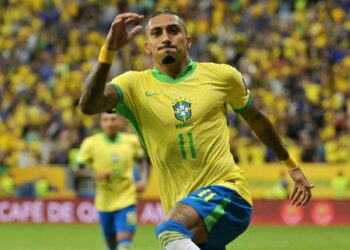 La zurda de Raphinha toma el poder en el Barça y en la Seleçao