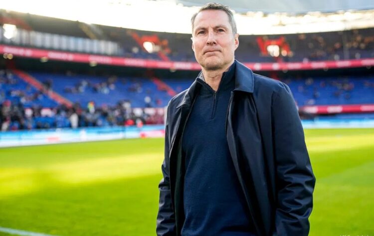 El Feyenoord despide a su técnico a dos días de recibir al Milan en Champions