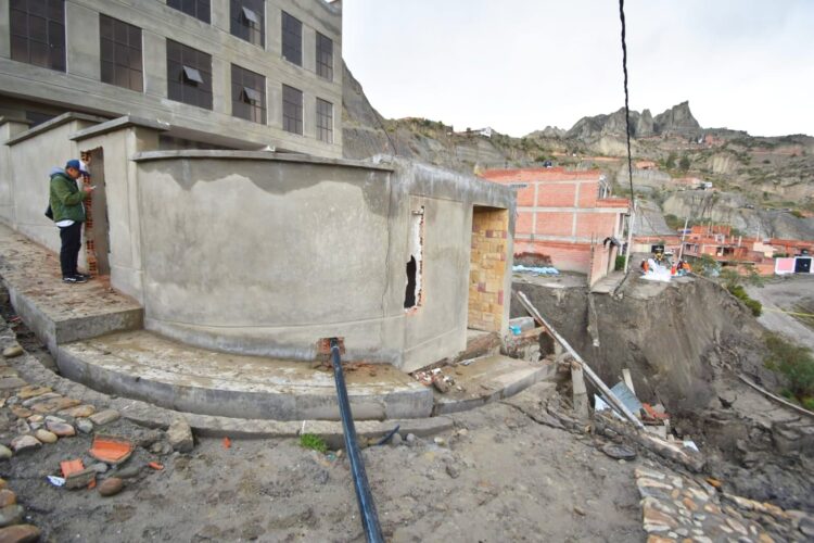 Arias responsabiliza a la imprudencia en una construcción el deslizamiento en Challaloma