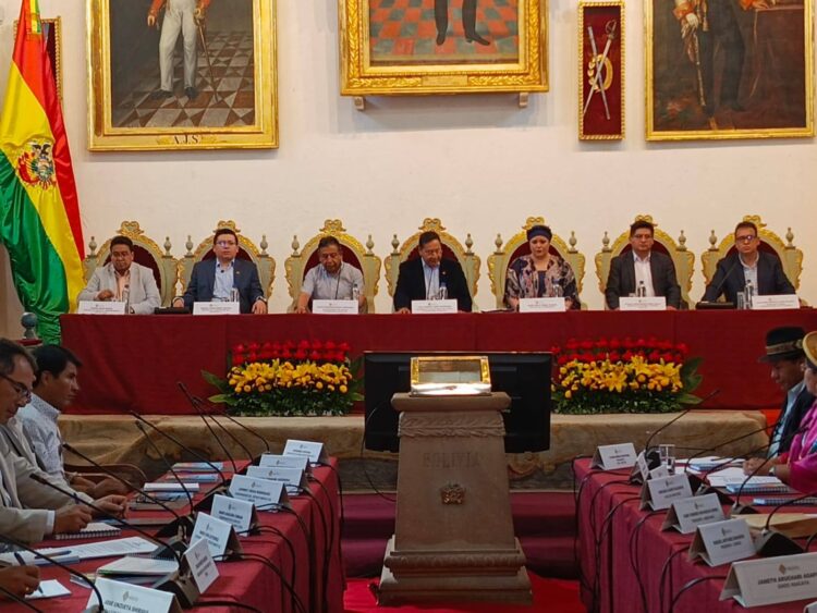 Presidido por Arce, comienza en Sucre el Consejo de Autonomías que aborda el Bicentenario