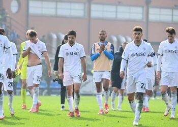 Napoli pierde en Como y cede el liderato al Inter de Milán