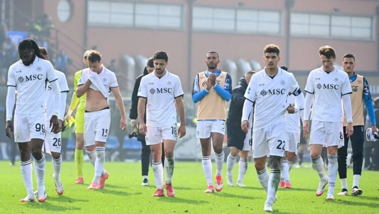Napoli pierde en Como y cede el liderato al Inter de Milán