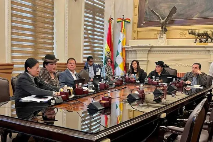 Los concejales del Movimiento Al Socialismo aprobaron la ley de congelamiento de tarifas. FOTO: GAMLP