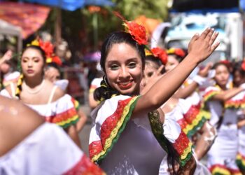 Cochabamba celebra el Carnaval al ritmo del Corso de Corsos