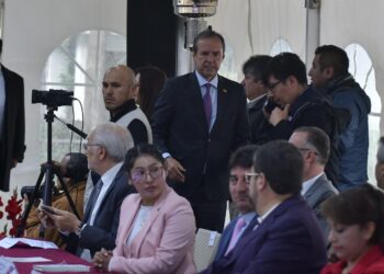 De los líderes políticos en la Cumbre Multipartidaria, el gran ausente es Evo Morales