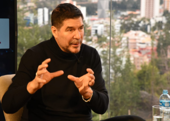 Del Castillo dice que si Claure quiere apostar por el litio se presente a las licitaciones públicas