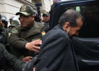 Camacho es trasladado al Salón Rosado del TDJ en La Paz para su audiencia en el caso Golpe I