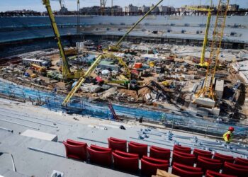 Obreros del nuevo Camp Nou se enzarzan en una pelea multitudinaria