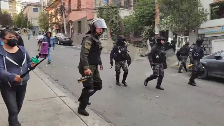 Se registra nuevos enfrentamientos entre marchistas y la Policía