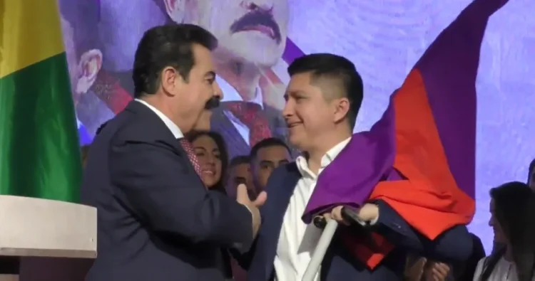 Reyes Villa oficializa a Medrano como su acompañante de fórmula