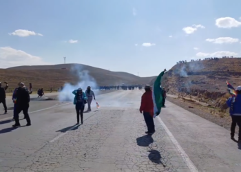 Hay tensión en Vila Vila, comunarios y marchistas se enfrentan en el primer día de marcha