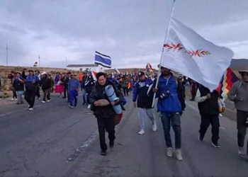 Tras pasar la vigilia arcista de Vila Vila, la marcha evista arriba a la localidad de Panduro