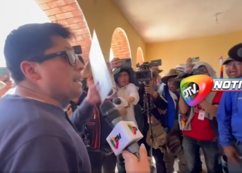 Evistas agreden a funcionario del Gobierno que intentaba entregar carta de invitación