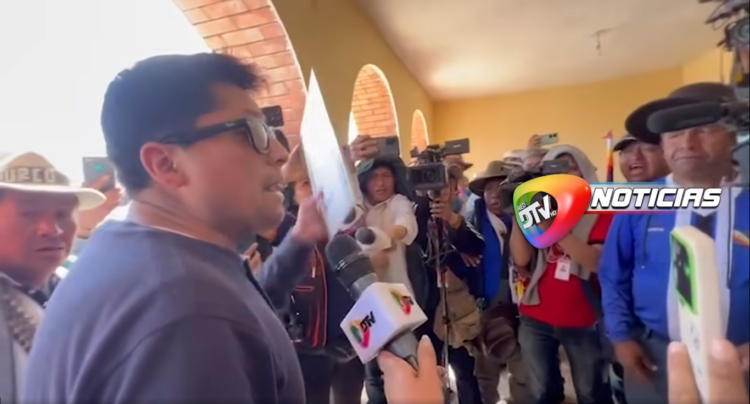 Evistas agreden a funcionario del Gobierno que intentaba entregar carta de invitación