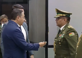 Arce ratifica a Álvarez como comandante de la Policía y lo asciende a general superior