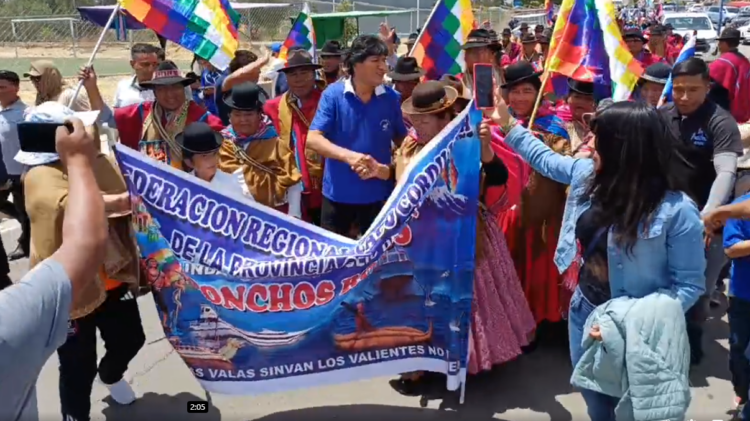 Evo Morales llega al encuentro de las organizaciones sociales en Sacaba