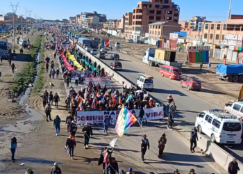 Marcha evista llega a ciudad de El Alto y apunta a entregar un pliego petitorio al Gobierno