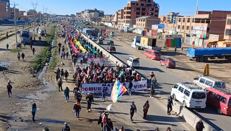 Marcha evista llega a ciudad de El Alto y apunta a entregar un pliego petitorio al Gobierno