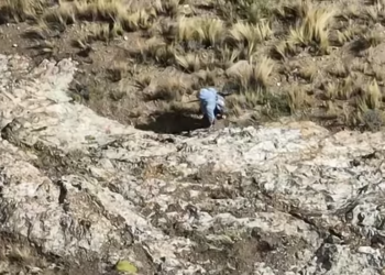 Policía busca a autores de la emboscada armada a uniformados en la vía Oruro-Potosí