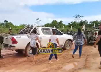 Agentes de Umopar son expulsados de una comunidad en Beni durante un operativo antidroga
