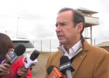 Tuto Quiroga visita nuevamente a Camacho en el penal de Chonchocoro