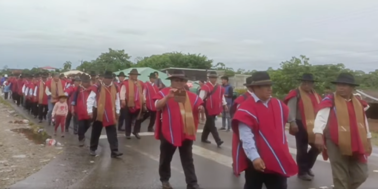 Ponchos Rojos llegan al Chapare para reforzar el resguardo de Evo Morales
