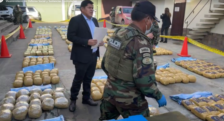 En Cochabamba, la FELCN secuestra casi 900 kilos de marihuana en tres operativos antinarcóticos