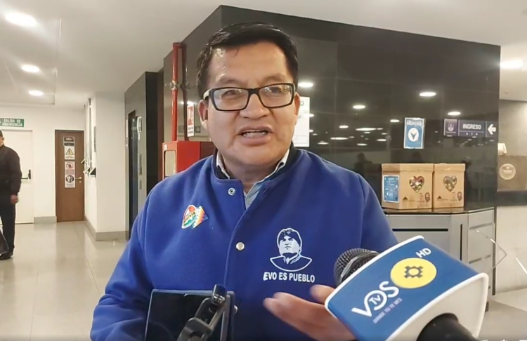 Cabezas dice que cualquier persona puede ser proclamado, pero que el único candidato es Evo
